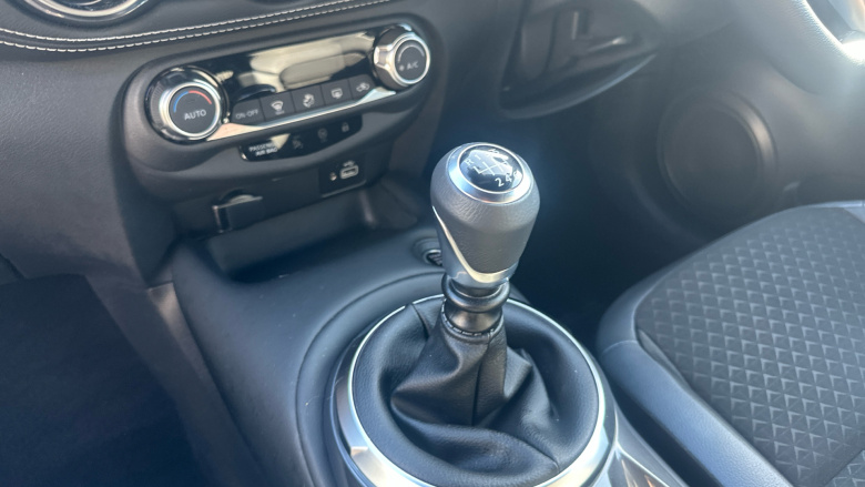 Nissan Juke 1.0 DiG-T 114 N-Connecta 5dr Petrol Hatchback